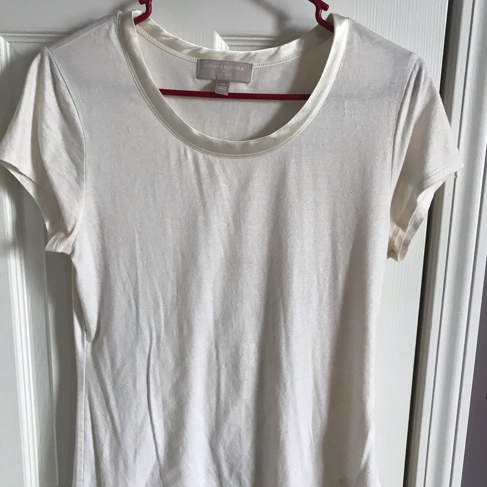 cream/off white shimmer banana republic tee